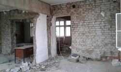 Демонтажные и черновые работы в Москве. Возведение и штукатурка стен.